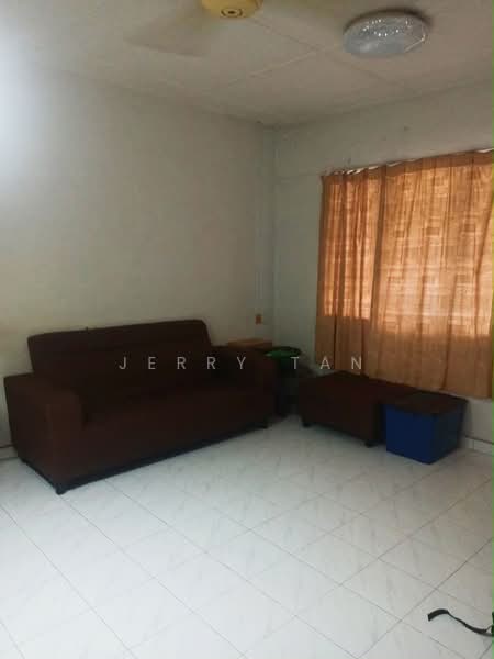 Rumah Flat untuk Disewa di Taman Lip Sin Block 1, 3 & 5 - Jerry Tan - Living Room - PropertyGuru.com.my