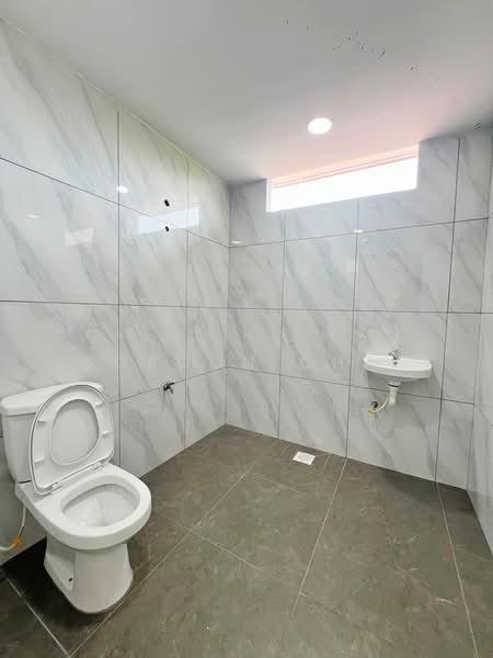 2-storey Terraced House for Sale in Taman Putri (Kulai) - Gordon Chai - Bathroom - PropertyGuru.com.my