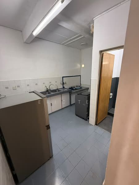 Rumah Teres 2 Tingkat untuk Disewa di Bandar Baru Permas Jaya (Permas Jaya) - Eric Tee - Kitchen - PropertyGuru.com.my