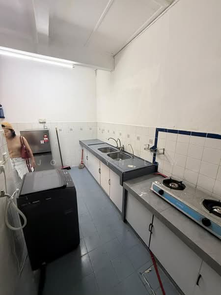 Rumah Teres 2-Tingkat untuk Disewa di Bandar Baru Permas Jaya (Permas Jaya) - Jocelyn Law - Kitchen - PropertyGuru.com.my