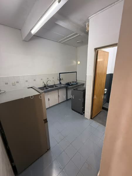 Rumah Teres 2-Tingkat untuk Disewa di Bandar Baru Permas Jaya (Permas Jaya) - Jocelyn Law - Kitchen - PropertyGuru.com.my