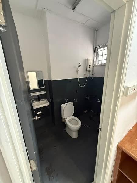 Rumah Teres 2-Tingkat untuk Disewa di Bandar Baru Permas Jaya (Permas Jaya) - Jocelyn Law - Bathroom - PropertyGuru.com.my