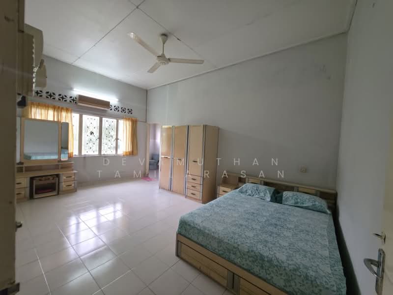 Bungalow for Sale in Seksyen 12 (Petaling Jaya) - Devamuthan Tamilarasan - Bedroom - PropertyGuru.com.my
