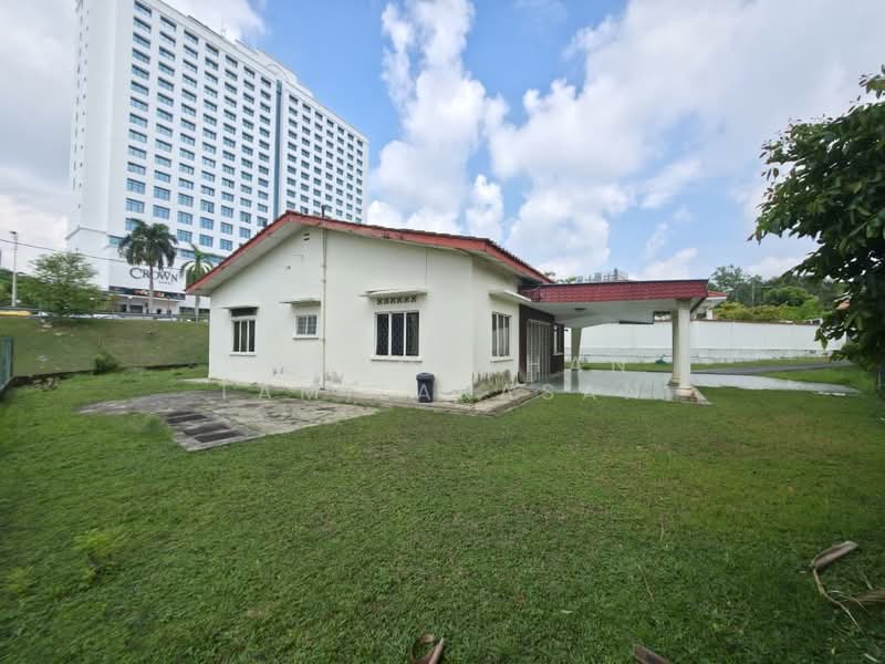 Bungalow for Sale in Seksyen 12 (Petaling Jaya) - Devamuthan Tamilarasan - Exterior - PropertyGuru.com.my