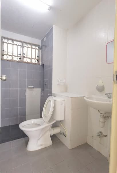 Pangsapuri untuk Dijual di Seri Intan Apartment - Eve Wong - Bathroom - PropertyGuru.com.my
