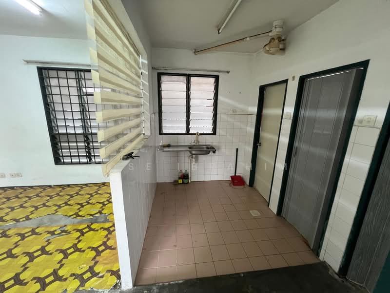 Apartment for Rent at Pangsapuri Sri Tanjung - Rose Ibrahim - Kitchen - PropertyGuru.com.my