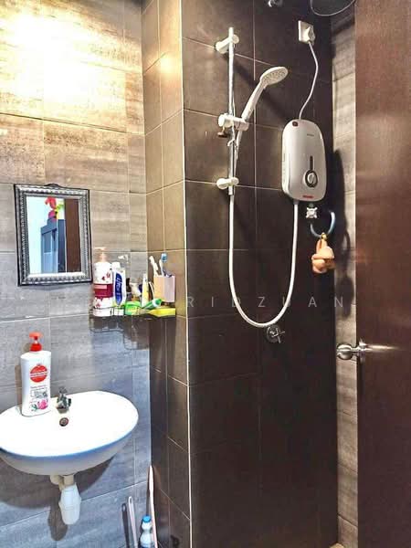 Servis Apartment untuk Dijual di Symphony Tower (Menara Simfoni) - Mohd Ridzuan - Bathroom - PropertyGuru.com.my
