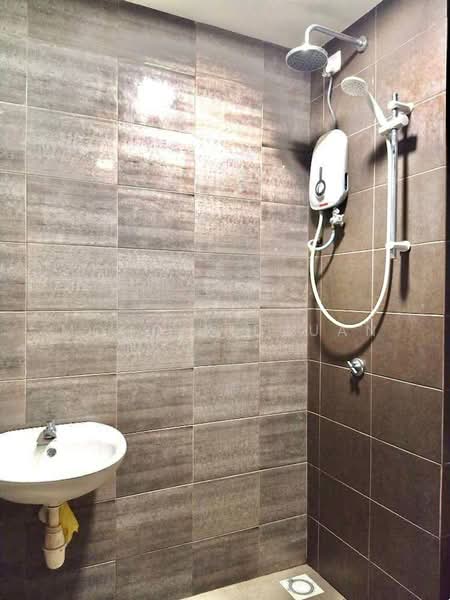 Servis Apartment untuk Dijual di Symphony Tower (Menara Simfoni) - Mohd Ridzuan - Bathroom - PropertyGuru.com.my