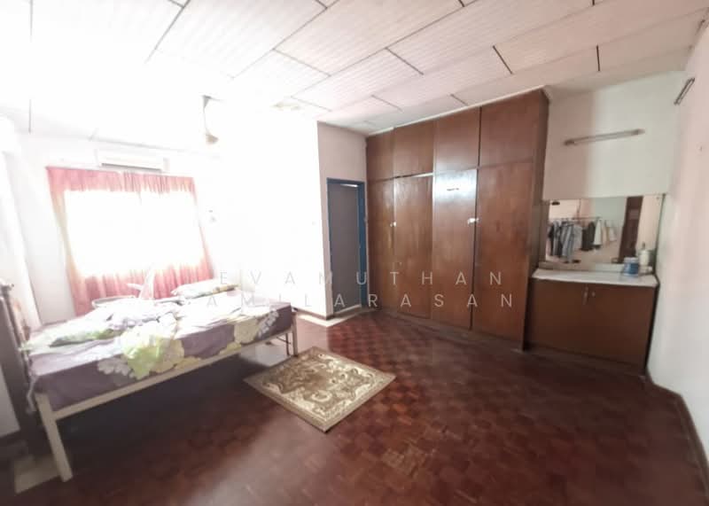 Rumah Banglo untuk Dijual di Seksyen 14 (Petaling Jaya) - Devamuthan Tamilarasan - Bedroom - PropertyGuru.com.my