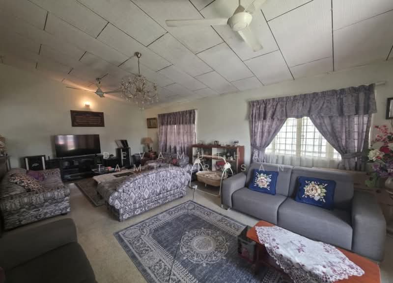 Rumah Banglo untuk Dijual di Seksyen 14 (Petaling Jaya) - Devamuthan Tamilarasan - Living Room - PropertyGuru.com.my