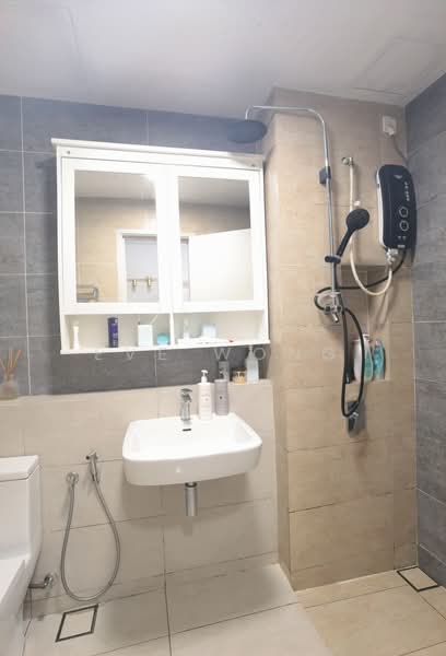 Servis Apartment untuk Dijual di Setia City Residences - Eve Wong - Bathroom - PropertyGuru.com.my