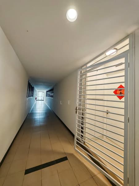 Servis Apartment untuk Dijual di United Point (Residensi Berpadu) - JK Leong - Corridor - PropertyGuru.com.my