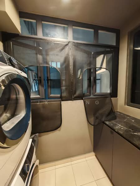 Servis Apartment untuk Dijual di United Point (Residensi Berpadu) - JK Leong - Balcony - PropertyGuru.com.my
