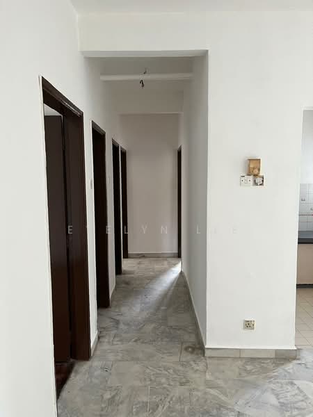 Pangsapuri untuk Dijual di Subang Perdana Goodyear Court 6 - Evelyn Lee - Corridor - PropertyGuru.com.my