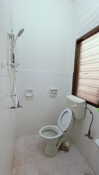 Rumah Teres 1 Tingkat untuk Disewa di Taman Pelangi (Johor Bahru) - Steph Choong - Bathroom - PropertyGuru.com.my