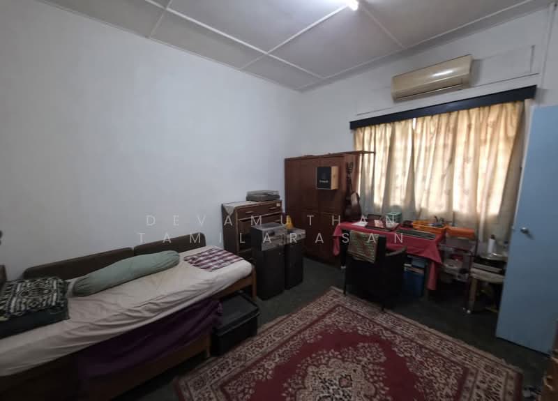Rumah Banglo untuk Dijual di Seksyen 5 (Petaling Jaya) - Devamuthan Tamilarasan - Bedroom - PropertyGuru.com.my