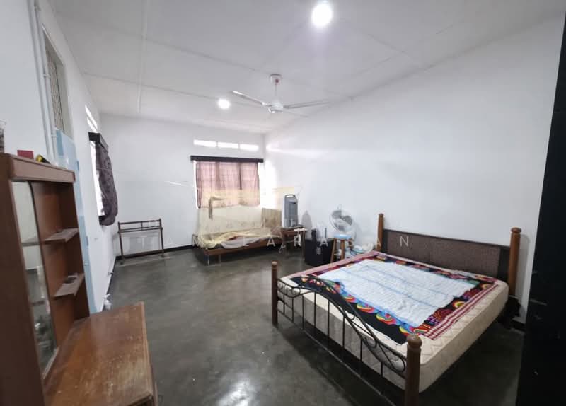 Rumah Banglo untuk Dijual di Seksyen 5 (Petaling Jaya) - Devamuthan Tamilarasan - Bedroom - PropertyGuru.com.my