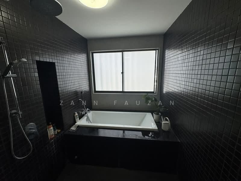Rumah Teres 3 Tingkat untuk Dijual di Tamansari (Rawang) - Zann Fauzan - Bathroom - PropertyGuru.com.my