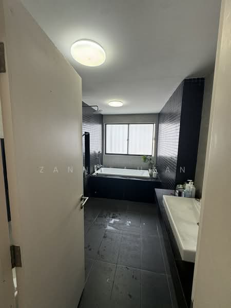 Rumah Teres 3 Tingkat untuk Dijual di Tamansari (Rawang) - Zann Fauzan - Bathroom - PropertyGuru.com.my