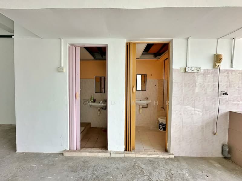 Shop / Office for Rent in Bandar Seri Putra (Bangi) - Muhammad Ashraf . - Bathroom - PropertyGuru.com.my