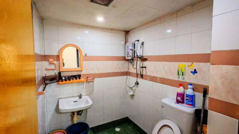 Servis Apartment untuk Disewa di Rhythm Avenue - Roger Kee - Bathroom - PropertyGuru.com.my