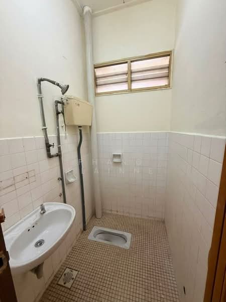 1-storey Terraced House for Sale in Taman Perling (Perling) - Phang Elainne - Bathroom - PropertyGuru.com.my