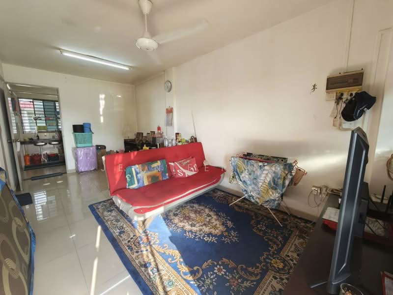 Rumah Flat untuk Dijual di Taman Daya - Jalan Enau 16,20 - Jennifer Ng - Living Room - PropertyGuru.com.my
