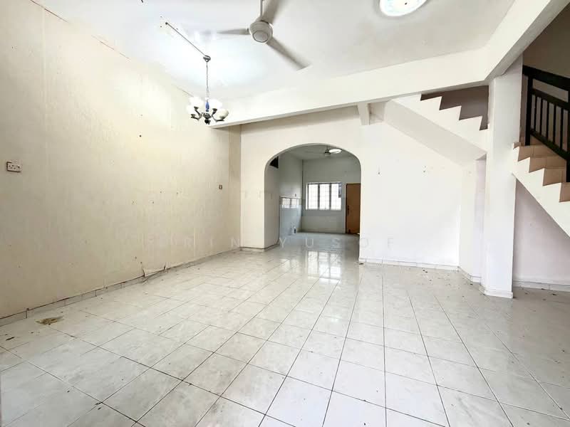 Rumah Teres 2 Tingkat untuk Dijual di Taman Cengal Utama (Paroi) - Erin Yusof - Living Room - PropertyGuru.com.my