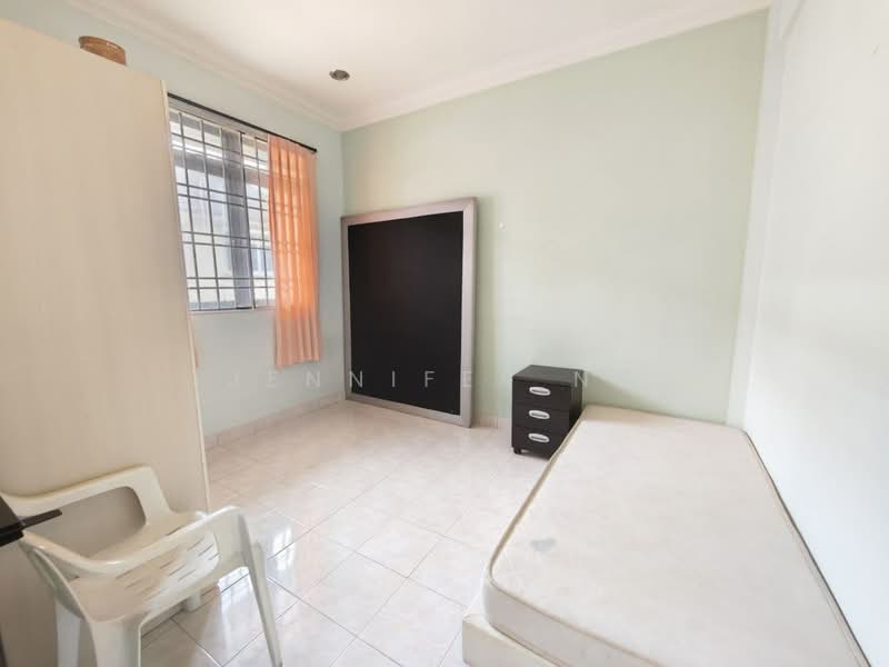 Pangsapuri untuk Dijual di Vista Seri Alam - Jennifer Ng - Bedroom - PropertyGuru.com.my