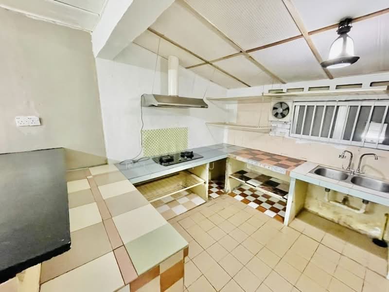 2-storey Terraced House for Sale in Salak Selatan (Kuala Lumpur) - Erin Yusof - Kitchen - PropertyGuru.com.my