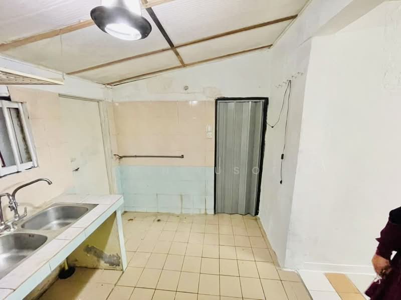2-storey Terraced House for Sale in Salak Selatan (Kuala Lumpur) - Erin Yusof - Kitchen - PropertyGuru.com.my