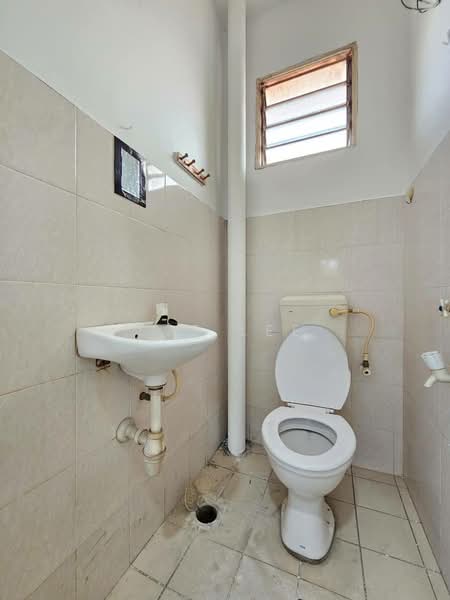 Rumah Teres 2 Tingkat untuk Dijual di Taman Setia Indah (Tebrau) - Sze Lee - Bathroom - PropertyGuru.com.my