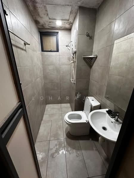 Servis Apartment untuk Disewa di KL Traders Square - Loharaj . - Bathroom - PropertyGuru.com.my