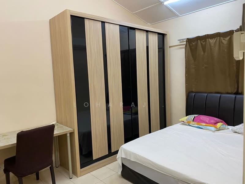 Flat for Rent at Ang Seng Mansion - Loharaj . - Bedroom - PropertyGuru.com.my