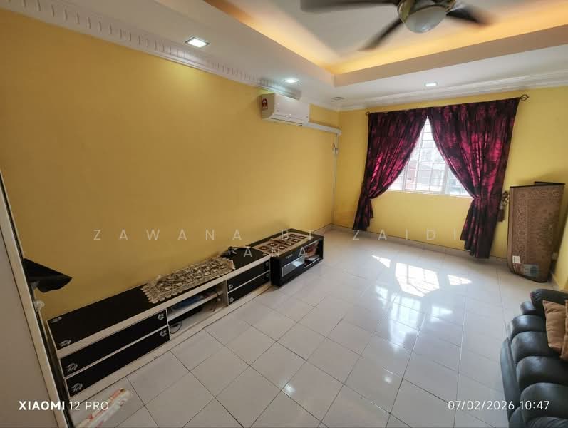 Rumah Teres 3 Tingkat untuk Dijual di Taman Bukit Permata (Selayang) - Zawana BT Zaidi Ana - Living Room - PropertyGuru.com.my