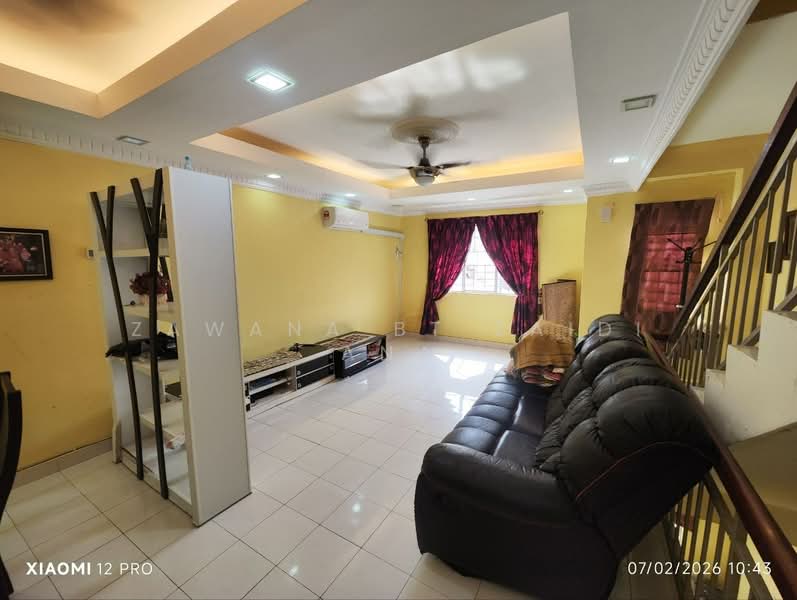 Rumah Teres 3 Tingkat untuk Dijual di Taman Bukit Permata (Selayang) - Zawana BT Zaidi Ana - Living Room - PropertyGuru.com.my