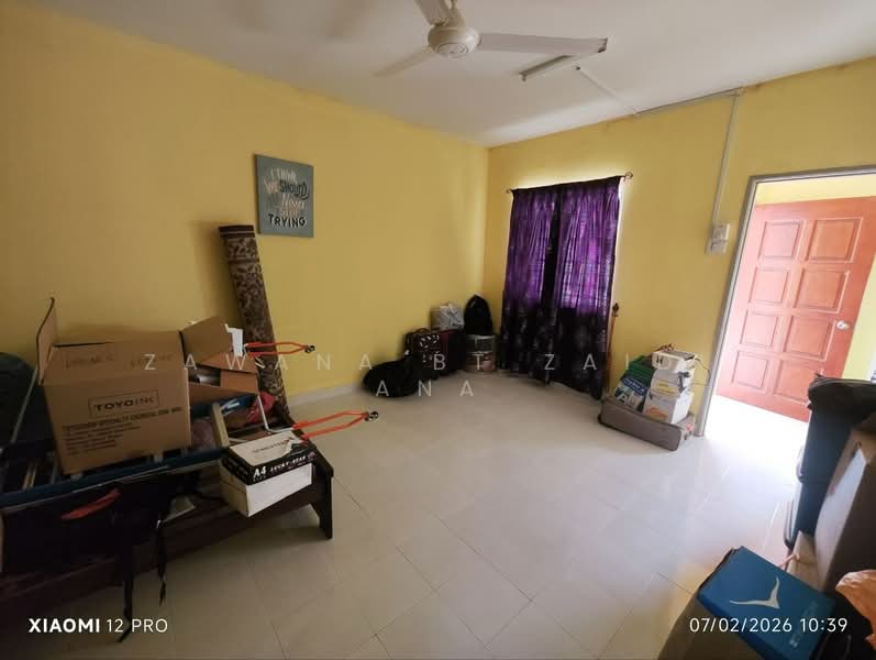 Rumah Teres 3 Tingkat untuk Dijual di Taman Bukit Permata (Selayang) - Zawana BT Zaidi Ana - Living Room - PropertyGuru.com.my
