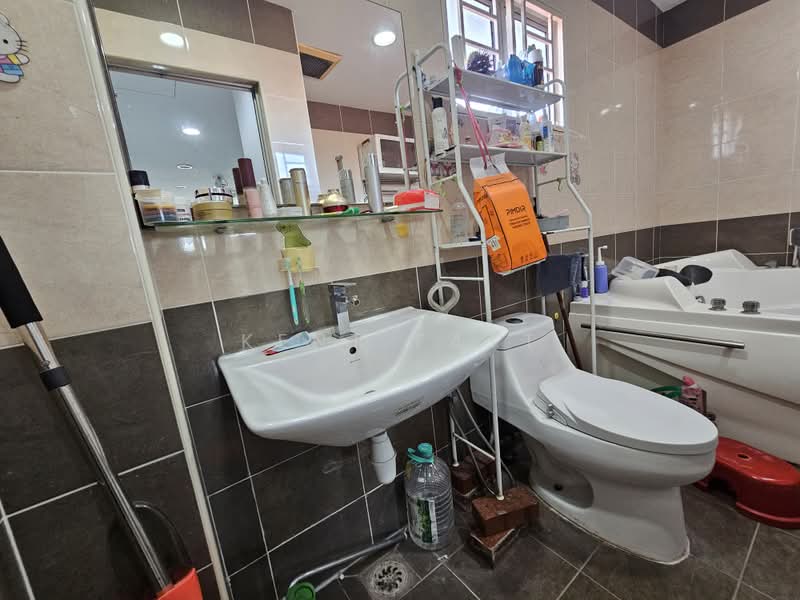 Rumah Teres 1.5 Tingkat untuk Dijual di Happy Garden (Kuchai Lama) - Kent Fatt - Bathroom - PropertyGuru.com.my