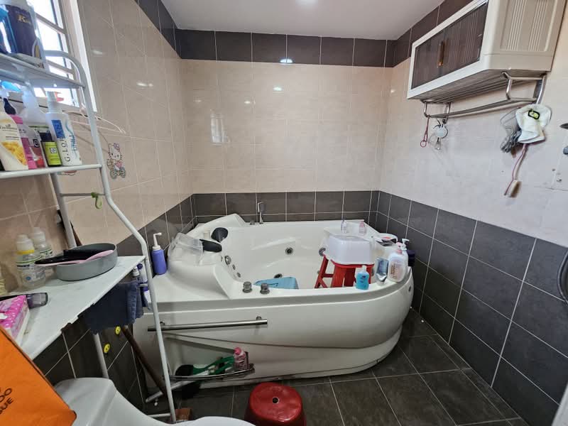 Rumah Teres 1.5 Tingkat untuk Dijual di Happy Garden (Kuchai Lama) - Kent Fatt - Bathroom - PropertyGuru.com.my