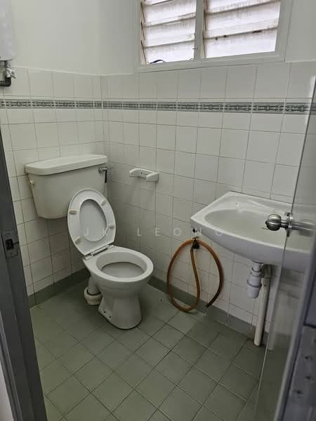 Pangsapuri untuk Dijual di Akasia Apartment - JK Leong - Bathroom - PropertyGuru.com.my