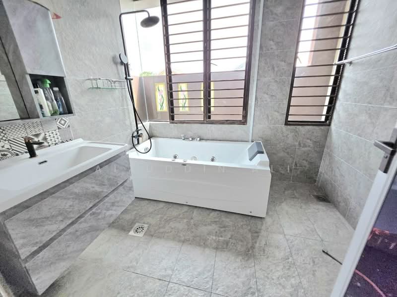 Bungalow for Sale in Taman Aman Perdana (Kapar) - Aizuddin Ali - Bathroom - PropertyGuru.com.my