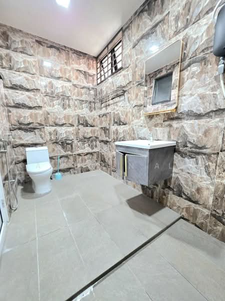 Bungalow for Sale in Taman Aman Perdana (Kapar) - Aizuddin Ali - Bathroom - PropertyGuru.com.my