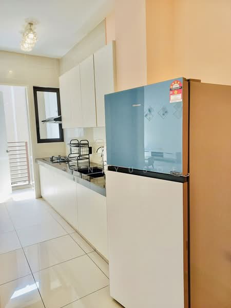 Townhouse for Rent in 16 Sierra (Puchong) - Erin Yusof - Kitchen - PropertyGuru.com.my