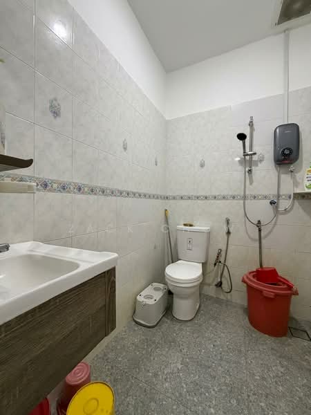 Rumah Teres 1 Tingkat untuk Dijual di Taman Molek (Johor Bahru) - Zack Chow - Bathroom - PropertyGuru.com.my