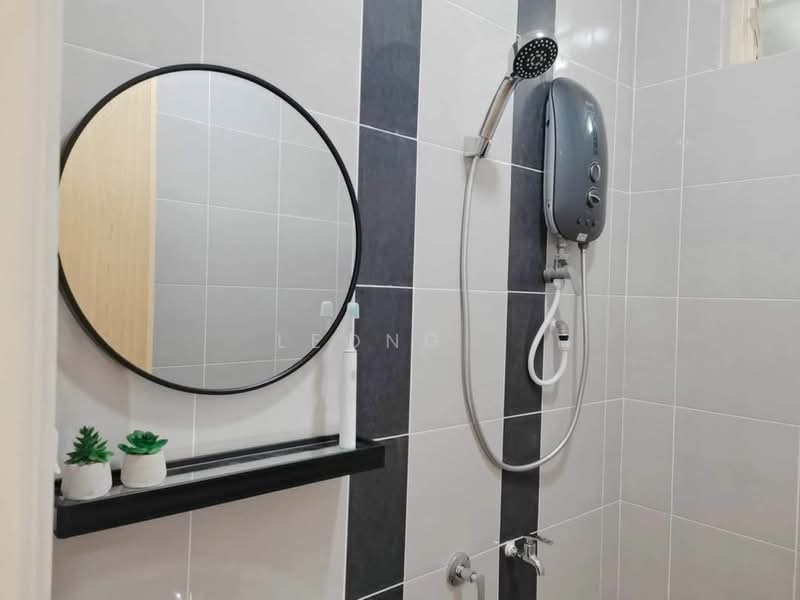 Pangsapuri untuk Dijual di Idaman Selasih - Leong . - Bathroom - PropertyGuru.com.my