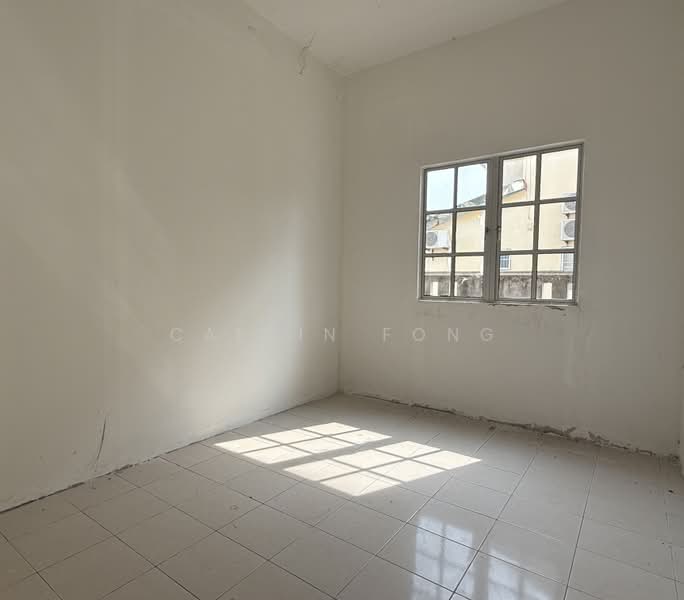 Rumah Berkembar untuk Dijual di Bandar Puteri Jaya (Sungai Petani) - Calvin Fong - Ground floor guest room - PropertyGuru.com.my