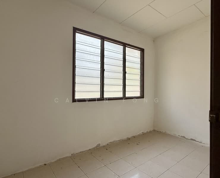 Rumah Berkembar untuk Dijual di Bandar Puteri Jaya (Sungai Petani) - Calvin Fong - Ground floor maid room - PropertyGuru.com.my