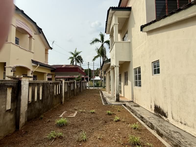 Rumah Berkembar untuk Dijual di Bandar Puteri Jaya (Sungai Petani) - Calvin Fong - Side yard - PropertyGuru.com.my