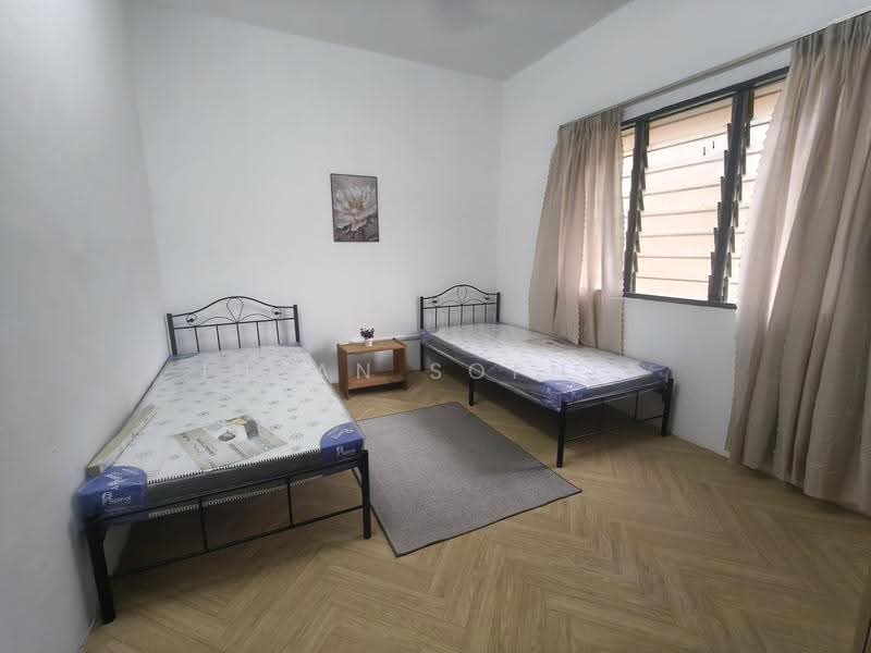 Rumah Flat untuk Disewa di Rumah Pangsa Nilam Sari - Intan Sophia - Bedroom - PropertyGuru.com.my