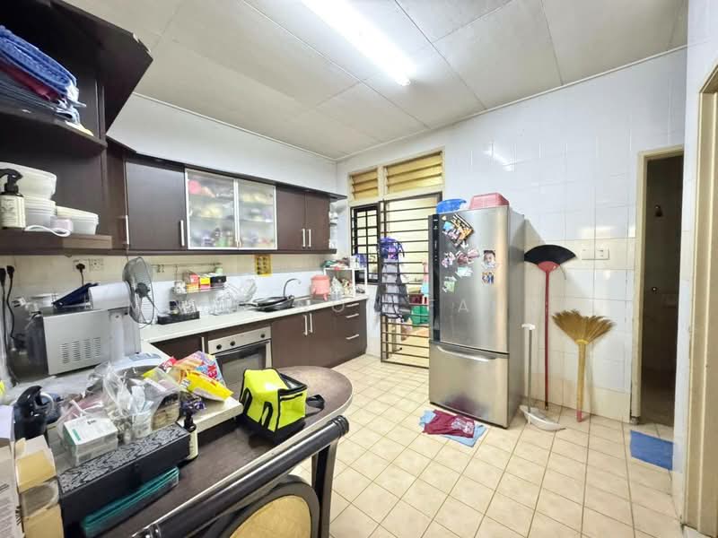 2-storey Terraced House for Sale in Bukit Jelutong (Shah Alam) - Mohd Nor Fahmi - Kitchen - PropertyGuru.com.my